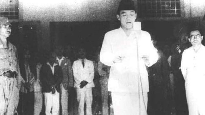 Sinyal Gelombang Rahasia: Bagaimana Eksperimen Sains Radio Menyelamatkan Proklamasi Kemerdekaan 1945