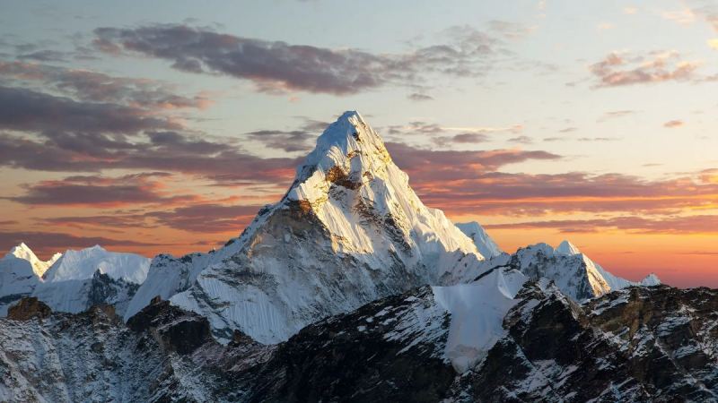 20 Gunung Tertinggi di Dunia yang Menjadi Impian Pendaki, Lengkap dengan Ketinggiannya
