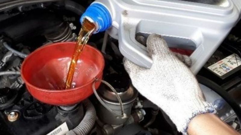 Jangan Asal Ganti Oli Motor atau Mobil Baru, Ini Waktu yang Tepat Menurut Pabrikan