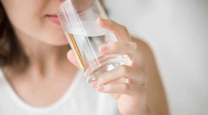 7 Ciri Kamu Terlalu Banyak Minum Air, Waspadai Risiko Overhidrasi
